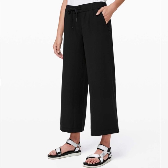 NWT Lululemon On the Fly 7/8 Wide Leg Pant - Picture 7 of 9